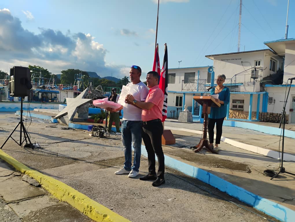 rlicea_mojena's tweet photo. Realizan en la Empresa Pesquera "Pesca Isla" acto municipal por el levante de la veda de captura de langosta, con el enorme compromiso de vencer el cerco energético y el recrudecido bloqueo imperial, cumplendo el plan de captura y exportación #IslaDeLaJuventud #SentirPinero https://t.co/iNyUMz6Ukz