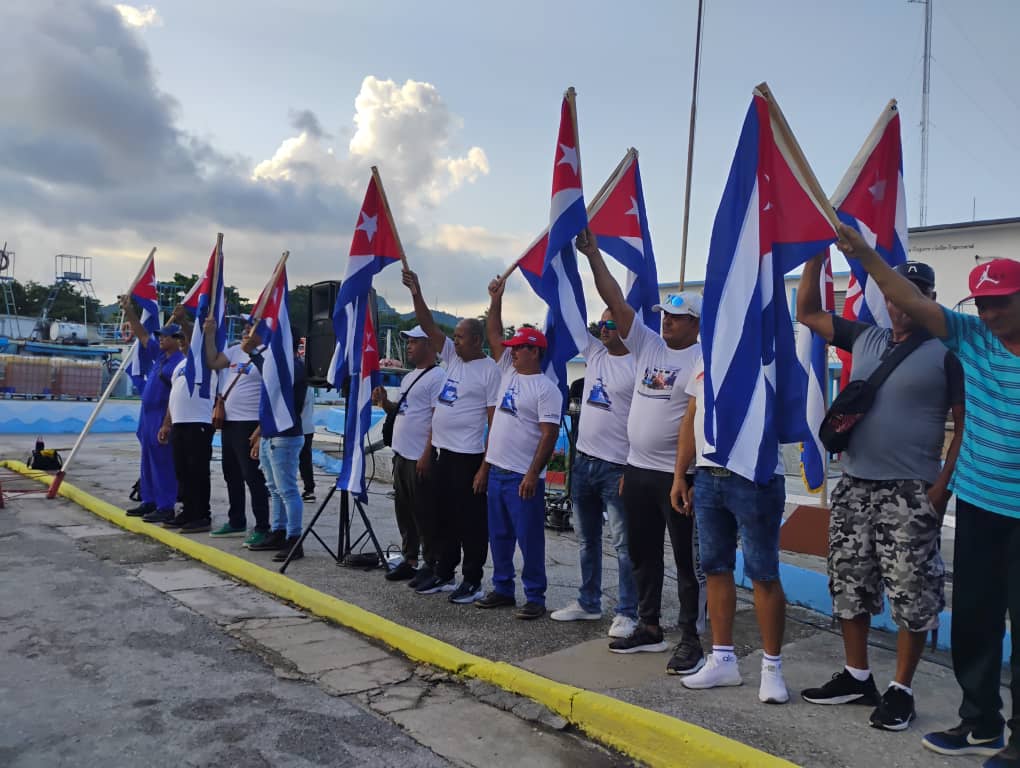 rlicea_mojena's tweet photo. Realizan en la Empresa Pesquera "Pesca Isla" acto municipal por el levante de la veda de captura de langosta, con el enorme compromiso de vencer el cerco energético y el recrudecido bloqueo imperial, cumplendo el plan de captura y exportación #IslaDeLaJuventud #SentirPinero https://t.co/iNyUMz6Ukz