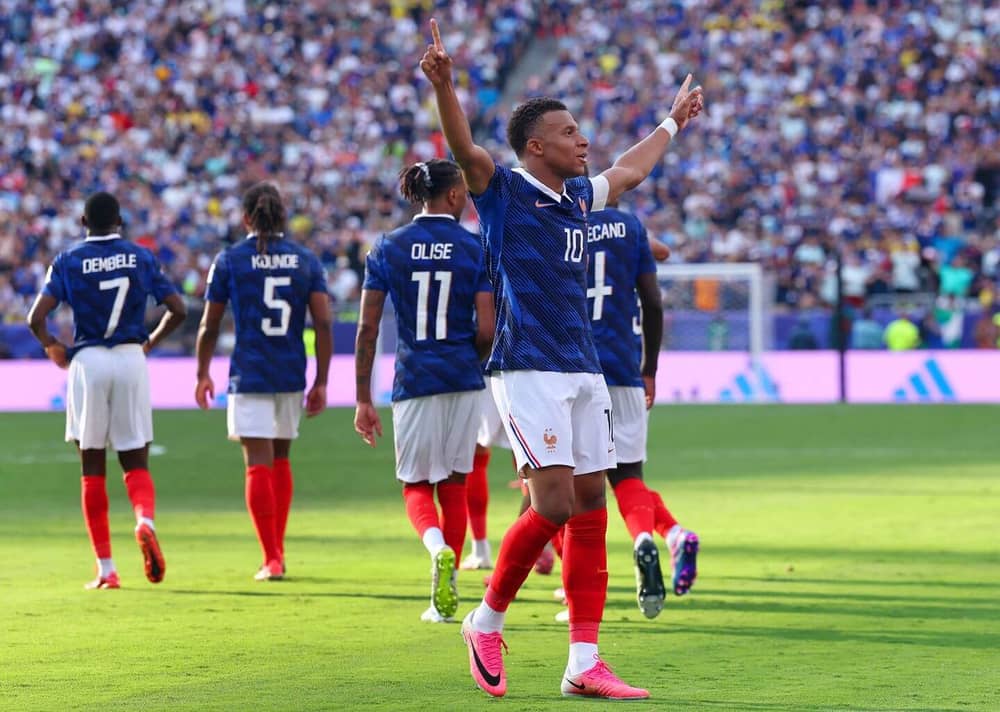 germain_rda's tweet photo. France cruise to a 3-0 victory over Sweden.

Kylian Mbappé scores twice to become the outright record holder for the most goals in World Cup knockout matches (9). With Lionel Messi's all-time World Cup scoring record now within reach, history is calling 📈⚽️
#Mbappe #WorldCup https://t.co/DEQ2QJVW4w