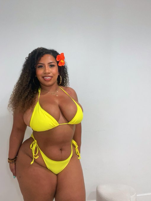Bri - 2 pic. 🌸✨💫 https://t.co/8a8TIwzgm4