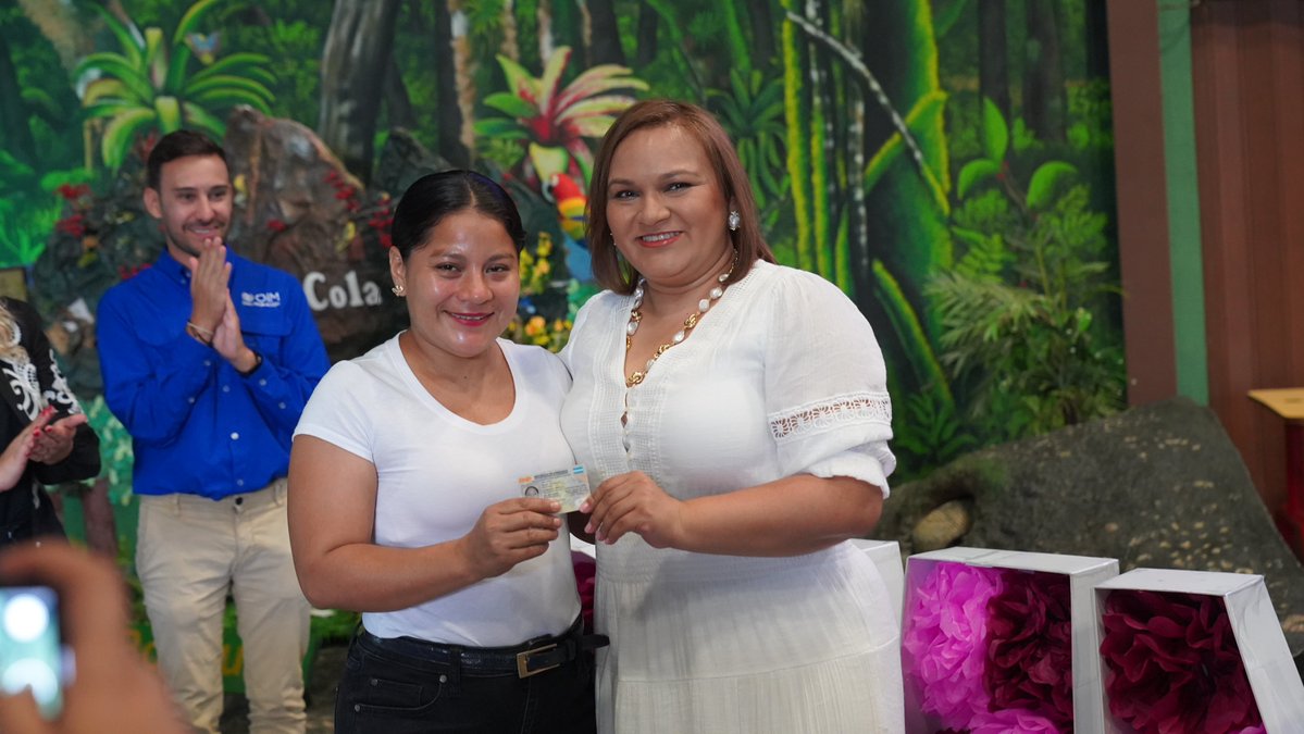 OIMhonduras's tweet photo. 1/1:🪪Un documento de identidad puede parecer solo un papel, pero para Mayra y Juan significó ser reconocidos, ejercer sus derechos y avanzar hacia un futuro con más posibilidades. https://t.co/YkSddkfpF0