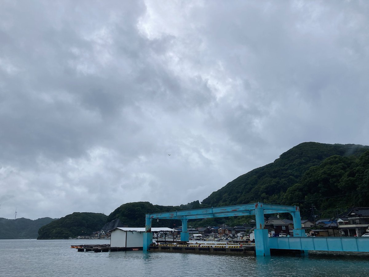 omusubi_smith's tweet photo. 今の気温24度。
雨でムシムシの佐賀県は玄海町から
おはようございます☂️
以前、タケノコをお裾分けしてくれたご近所さんに手作りのオニオンドレッシングとハスカップジャムを持って行ったら、茹でたてとうきびになって帰ってきた😆
ほっこり嬉しいご近所付き合い💕
今日も素敵な１日を🎵
Have a RICE Day !!!

#ぎゃざりんぐ
#イマソラ