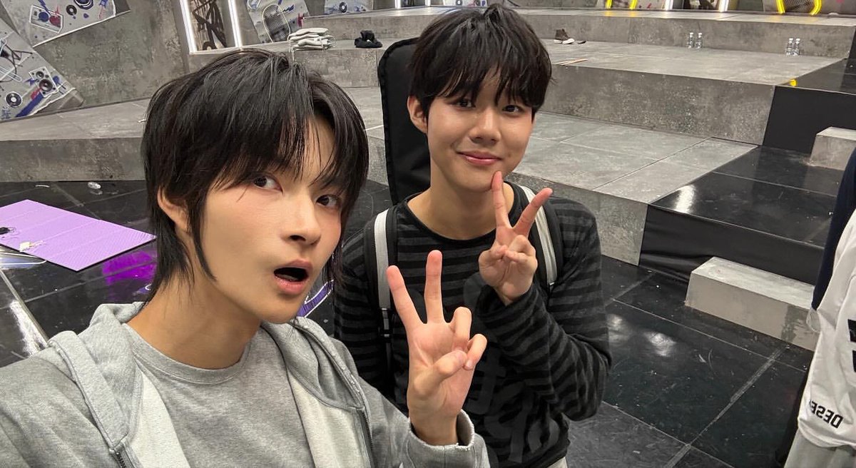 eunsungdiary's tweet photo. selfie with a fellow shc contestant !

—☁️
#eunsung #idntt https://t.co/0Jzd9Omcxr