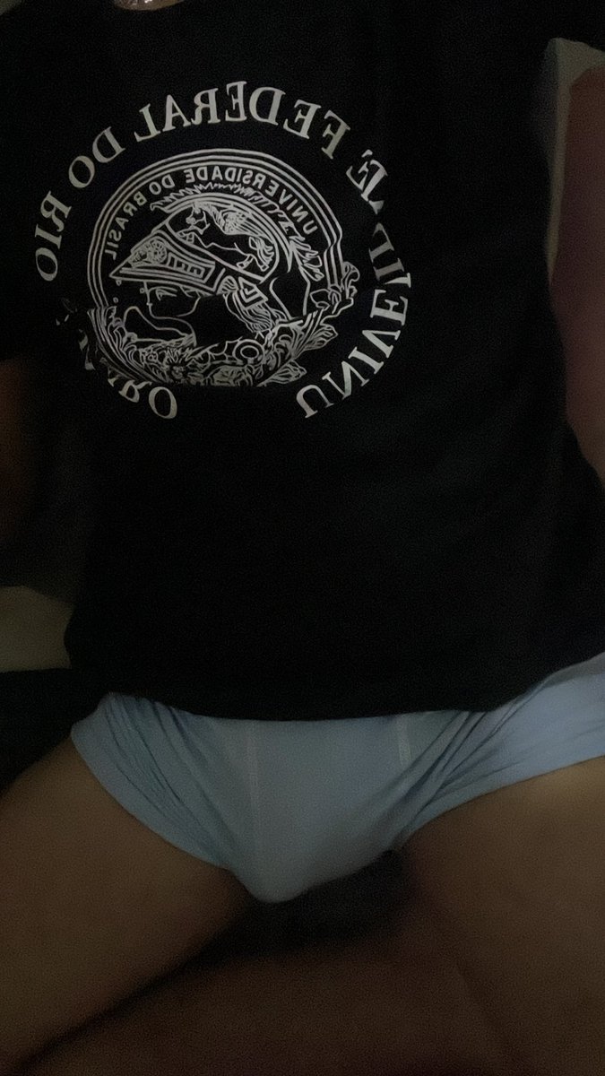 doquegui's tweet photo. cheguei morto da faculdade pqp https://t.co/xBw6MCcpFv