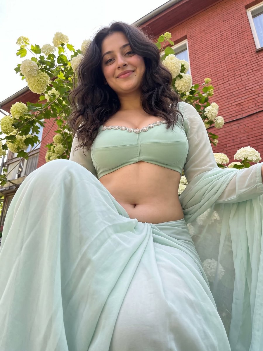 msanjana4y's tweet photo. आज का दिन आपके लिए
नई खुशियाँ, नई उम्मीदें
और नई सफलताएँ लेकर आए।
Good Morning! सुप्रभात 🙏🌺❤️ https://t.co/CeGmZUadvP