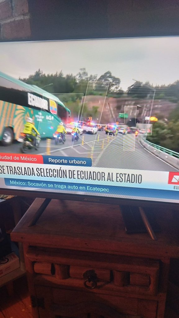Durden's tweet photo. “Tengo un compromiso a las 6:15 en Coapa y vivo en Santa Fe. Deja me voy a las 5.” 

- un pendejo https://t.co/q0xHTJMMxu