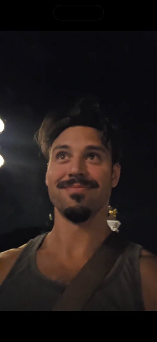 buckleysbicepss's tweet photo. oh my GOD https://t.co/CkKi73bLfm