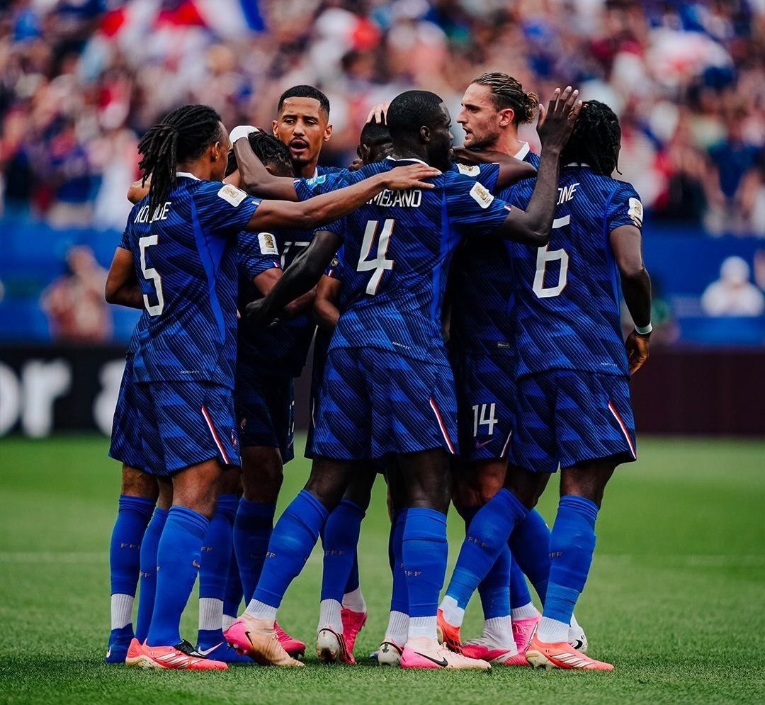 NJanfren's tweet photo. Já falei e repito: a única seleção que mete MEDO de verdade é a FRANÇA!

Eles sim são amplamente favoritos ao título da Copa do Mundo. O resto? Sem terror nenhum.

Só a França tem uma base sólida desde 2018 com vários craques que incluem Mbappé, Olise e Dembele.

Estão num nível acima.

Mas é aquilo: futebol é jogado dentro de campo. Numa eventual final, podemos estar num dia melhor, mais dispostos, jogar mais bola e sair com o Hexa.

São favoritos, mas nós somos o Brasil! Até lá temos 4 finais pela frente, e eu acredito que vamos vencer cada um até enfrentar a França.

Se não acreditarmos, quem vai?