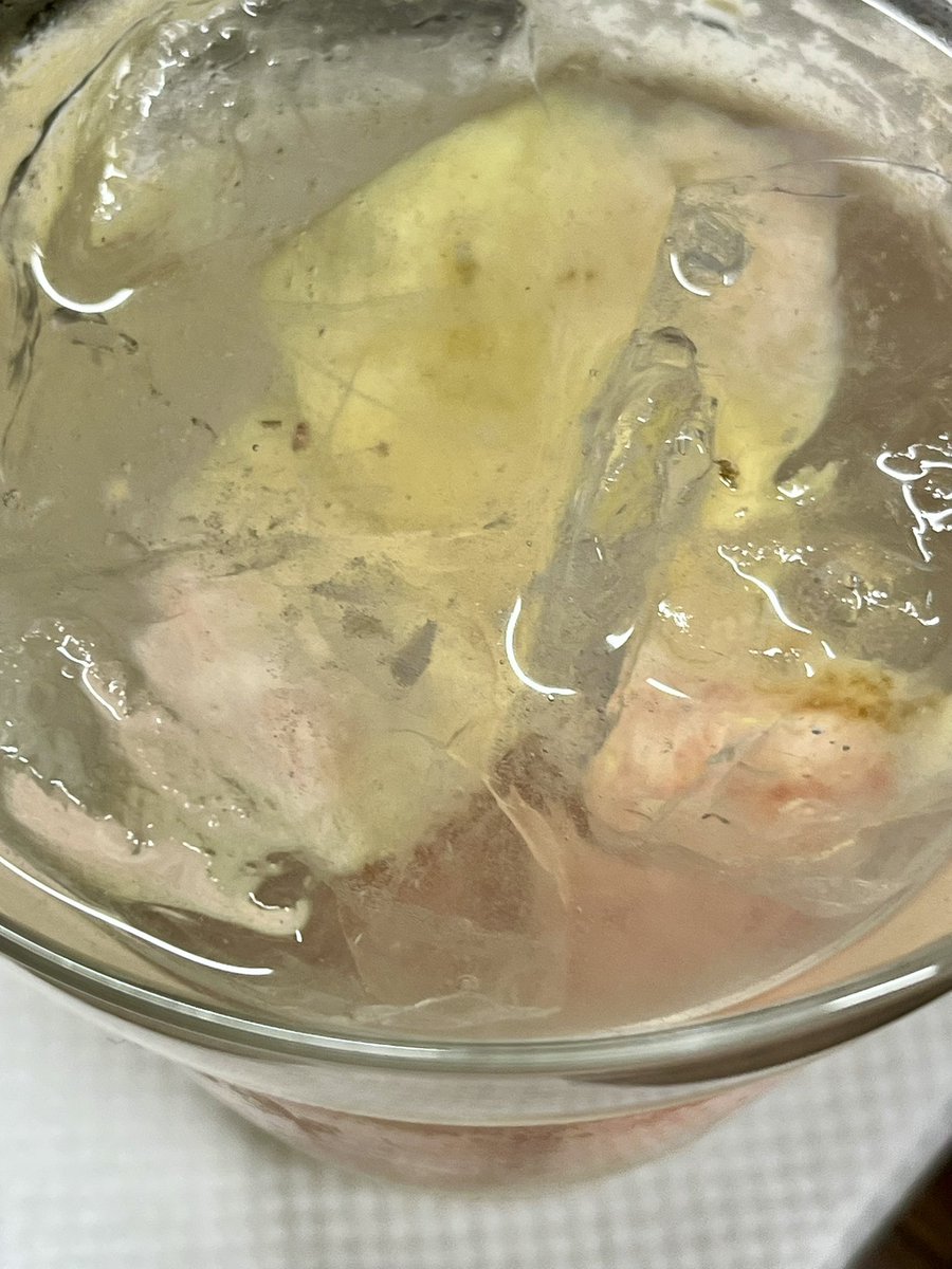 toru_prince's tweet photo. 6/30火曜日の晩酌は #ブーメラン食堂 
#昭和町 #文の里商店街 #マルチク で仕入れた #手羽元 と #野菜のスープ
#桃 入り #タンカレージンソーダ
頂きものの #シャインマスカット #ショコラ 味の #シュガーバターサンドツリー
#クランキーチョコレート
#越百 ロック
のんびり のほほん(^-^)。。。 https://t.co/yIC7nrgUdp