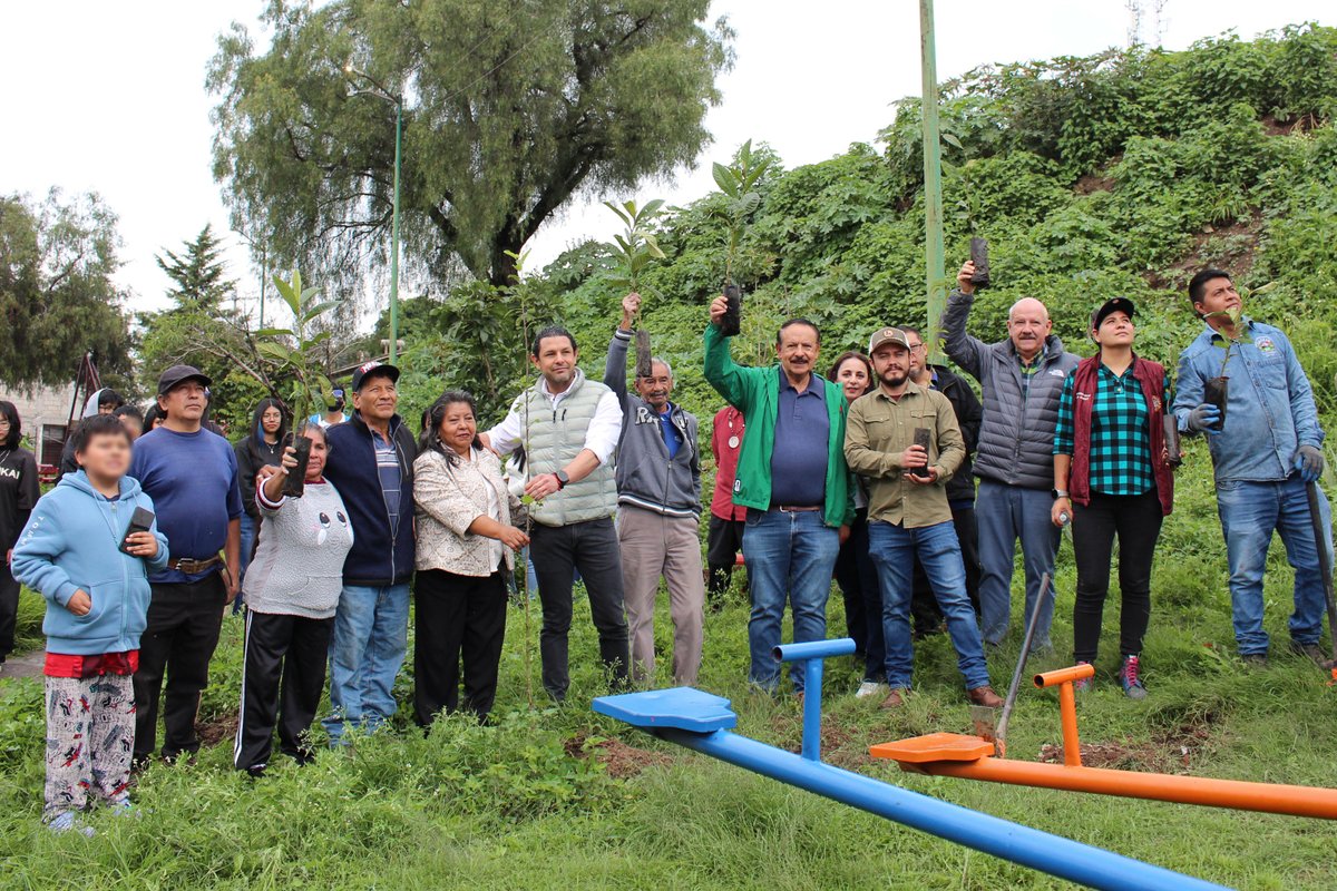 JLDuranMex's tweet photo. 🌳 Cuidar un árbol es apostar por lo que viene. Reforestar junto a vecinos de San Juan Totoltepec, Los Remedios y Ampliación Los Remedios, estudiantes del Tecnológico Cuicalli y colonias que se suman es la forma en que #Naucalpan cuida su futuro. #joseluisduran #somosverdes #verdeverdad #partidoverde
