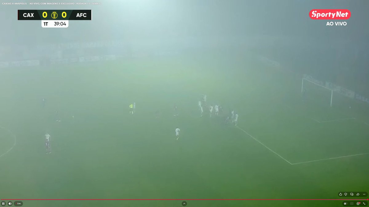 El__Palkia's tweet photo. Fui assistir Caxias x Anapolis pela resenha, mas não imaginava uma neblina cobrindo 2/3 do campo. incrível https://t.co/nCpgPNKd8B