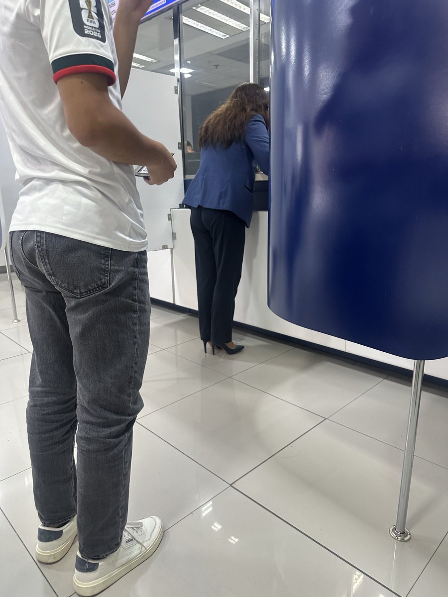 gislennez's tweet photo. pésimo trato @BBVA_Mex sin justificar cierre de cuenta bancaria , discriminar y malgenerizar por una empresa inclusiva ?, este fue el trato en sucursal #felixcuevas x parte de su Dir.General ,pruebas , además de informe y audio ante #UNEBBBVA @COPRED_CDMX @CondusefMX #pridemonth https://t.co/BaaZsZNpb6