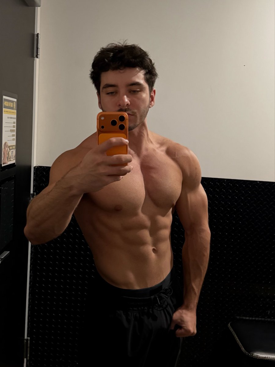 lucshredz's tweet photo. Come wor$hip f&amp;gs 🤑 https://t.co/LJ5hMY06WH