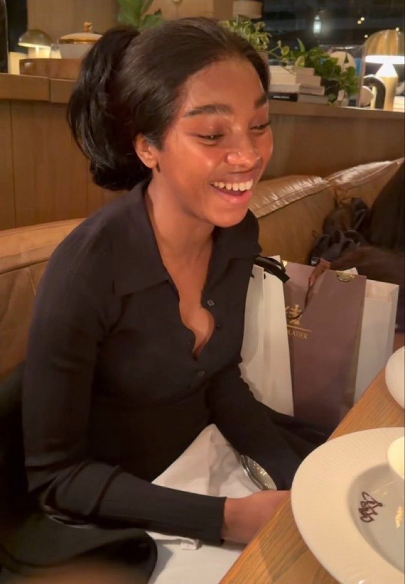 charmzm's tweet photo. @missknowitza 😀♥️♥️♥️♥️🥳🥳

MILLIONAIRE THANDEKA 
DAZZLING THALIANS 
#CongratulationsThandeka
#MillionChellaXThalians https://t.co/rCDS4V45Ml