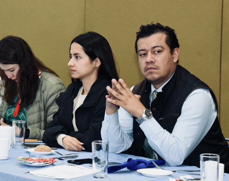 aczarv's tweet photo. Como Secretario de Comunicación @PAN_CDMX, participé hoy en el Sistema PAN. 

Delineamos: 

1.- Estrategia territorial para 2027. 
2.- Apoyar a los mejores liderazgos.
3.- Salir a tocar casa por casa. 
4.- Eliminar a @GPMorenaCdMex https://t.co/O8KIZoR5pC