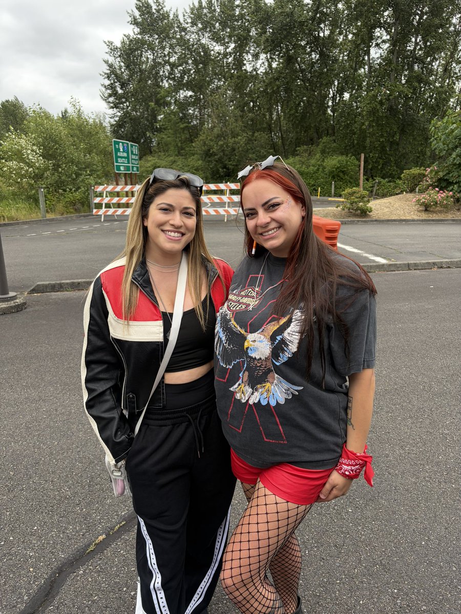 _shawnsqueen's tweet photo. Found the beautiful @AllThingsKells ❤️❤️🫶🥰 https://t.co/mb9CbHWPyA