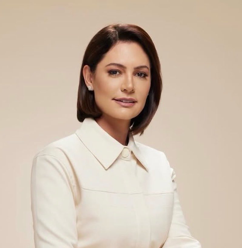 QGdoPOP's tweet photo. 🚨 Michelle Bolsonaro anuncia SAÍDA da presidência do PL Mulher após crise com Flávio Bolsonaro. https://t.co/B5nMpW3K9b