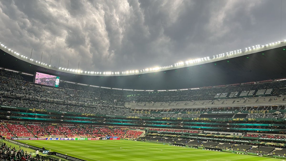 ruizmassieu's tweet photo. Llegando al Azteca para apoyar a @miseleccionmx 🇲🇽⚽️!! Hoy todos los mexicanos estamos unidos para que la selección sienta la fuerza de México y demostremos que somos un gran equipo y un gran país. 💪 Vamos, México!! https://t.co/eH4rCpCEJL