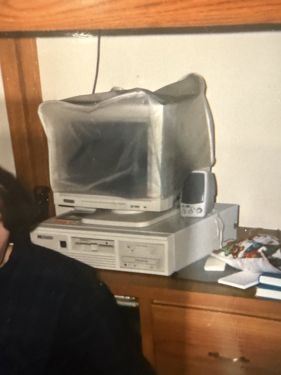PcPhilanthropy's tweet photo. What data centers used to look like https://t.co/0JxKZWTPZq