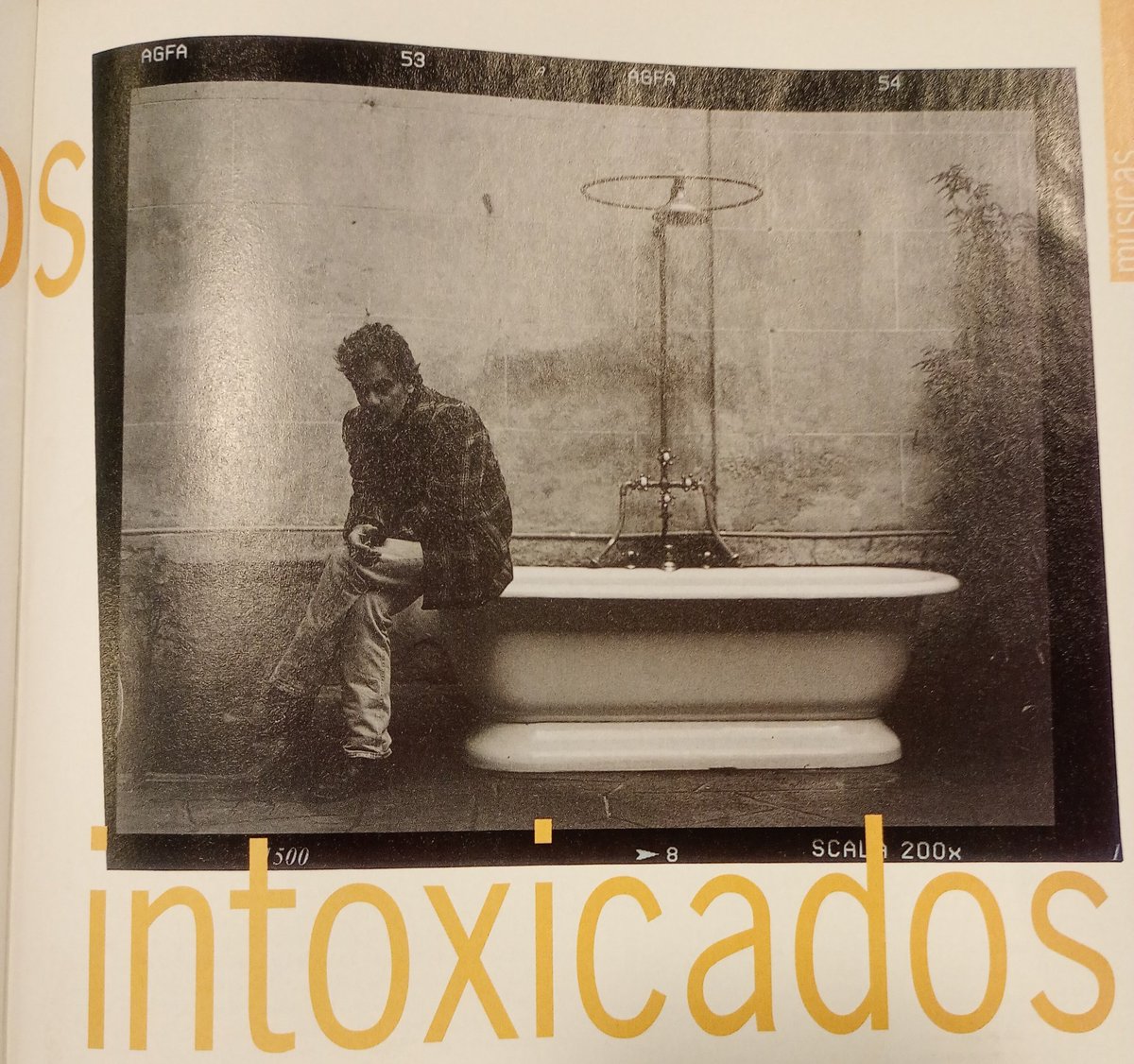 RevistaBache's tweet photo. Daniel Melingo, fotografiado por Ernestina Pais 📸 

Revista Los Inrockuptibles, octubre 2000

Entrevista de @OscarJalil1 https://t.co/K2uWXH1GzJ