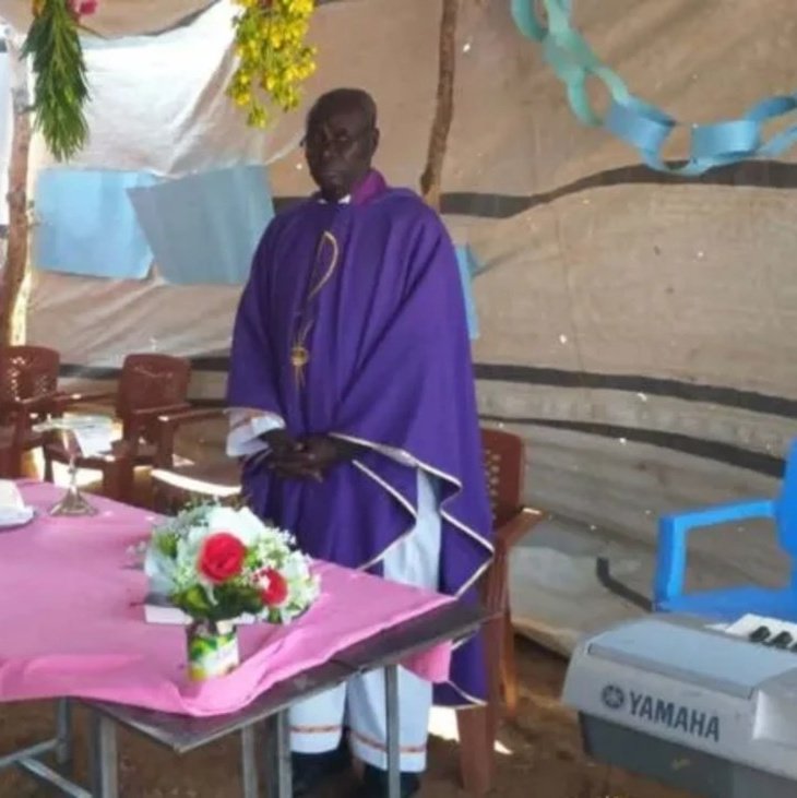 CatholicArena's tweet photo. SUDAN 

Catholic priest Fr. Youhanna Al-Amin has been MURDERED by soldiers 

Fr. Al-Amin refused to leave his parish and chose to remain with his parishioners even in danger 

May he rest in peace 🙏 https://t.co/RDytbGAxNw