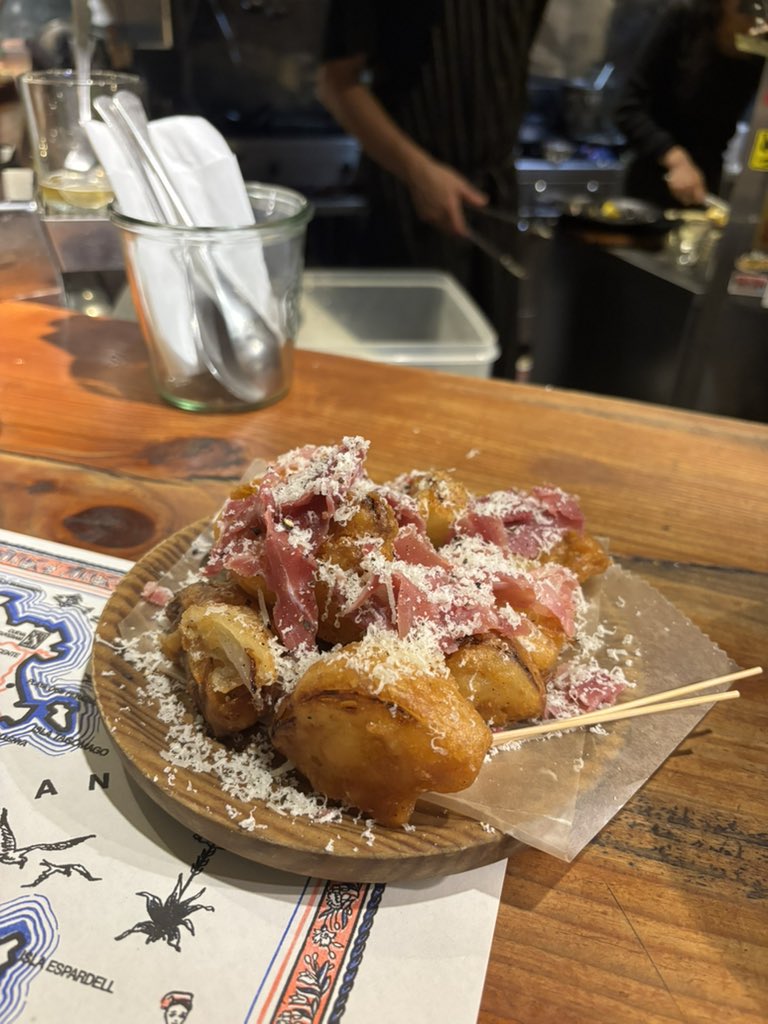 ___felony's tweet photo. 親友との月1ごはん🤍
どれも美味しくて！ワインが苦手だったけどカリモーチョならのめたなんならめっちゃすきだった🍷 https://t.co/nDLFoEAaSf