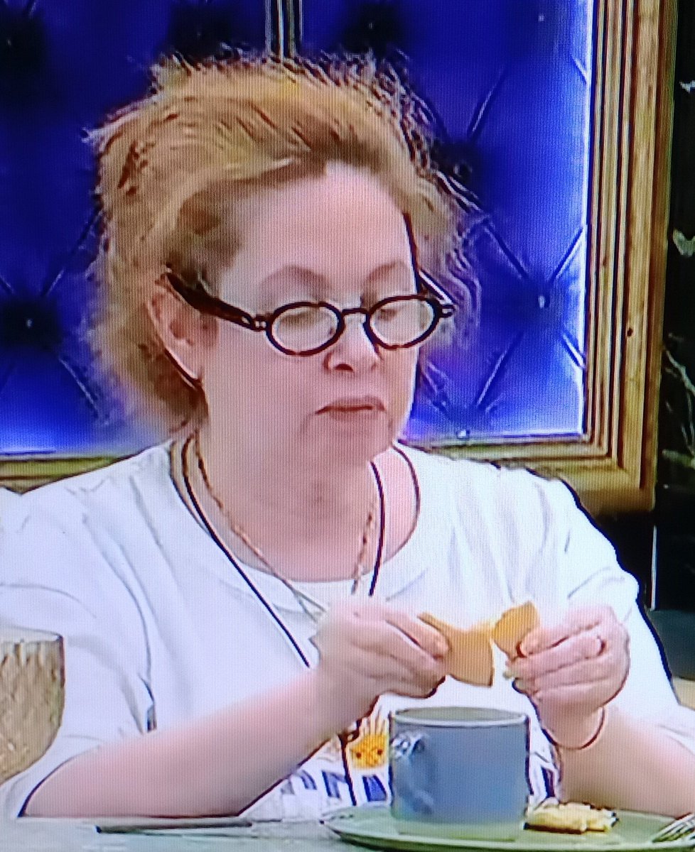 girasolT1's tweet photo. #GranHermano
NO ERA QUE NO PODÍA CONSUMIR HARINAS...

QUE TIPO DE INTOLERANCIA TIENE... A LOS FIDEOS ECONÓMICOS Y A LAS GALLETAS CARAS JAJAJA https://t.co/eCiVt1rwWl