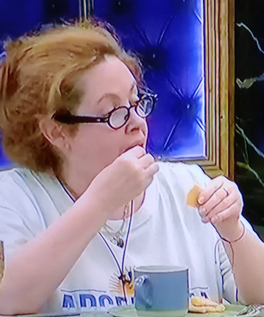 girasolT1's tweet photo. #GranHermano
NO ERA QUE NO PODÍA CONSUMIR HARINAS...

QUE TIPO DE INTOLERANCIA TIENE... A LOS FIDEOS ECONÓMICOS Y A LAS GALLETAS CARAS JAJAJA https://t.co/eCiVt1rwWl