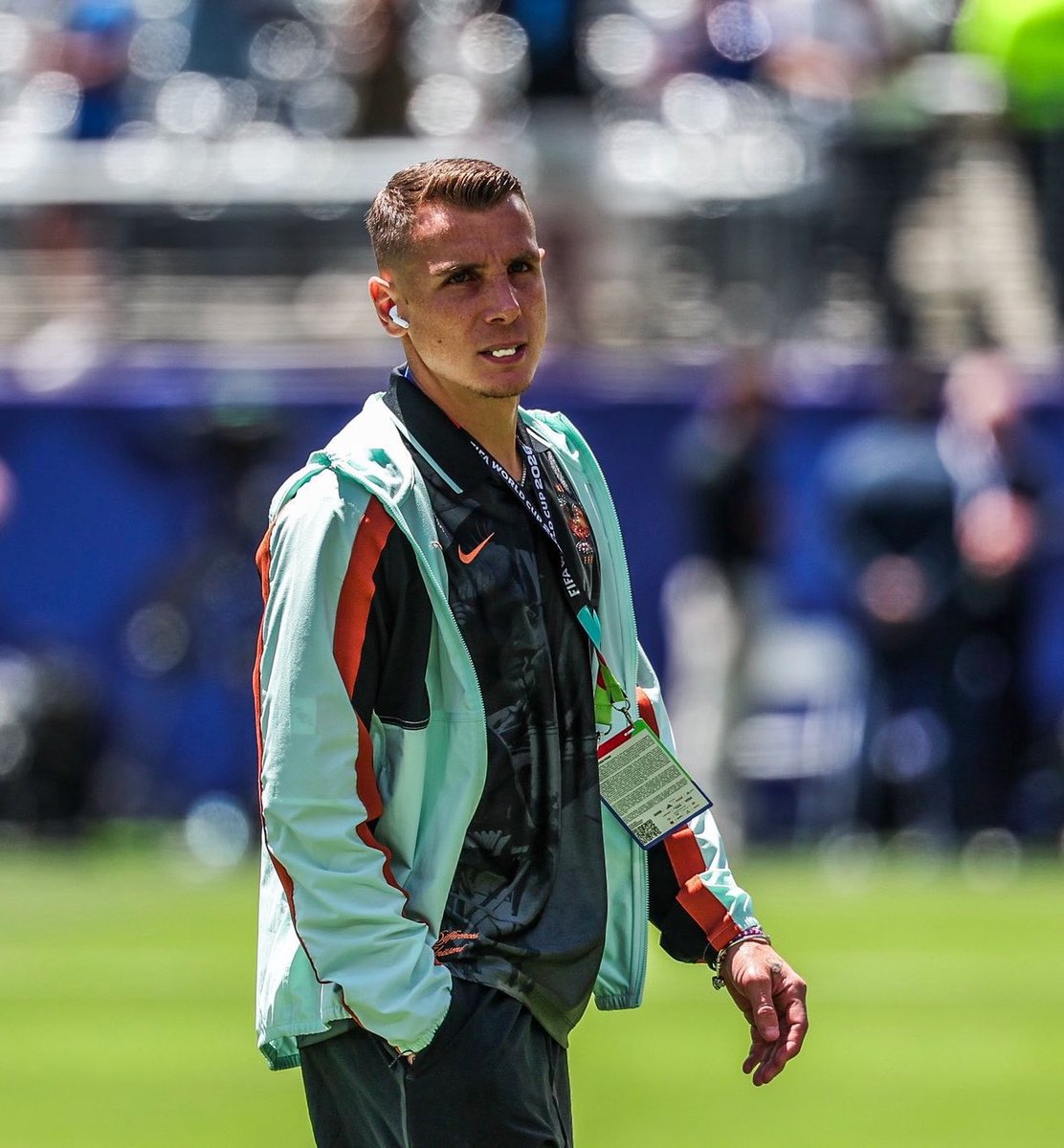 _BeFootball's tweet photo. Est-ce que Lucas Digne 🇫🇷 a SAUTÉ Théo Hernandez du XI des Bleus ? https://t.co/SWY1OxamD8