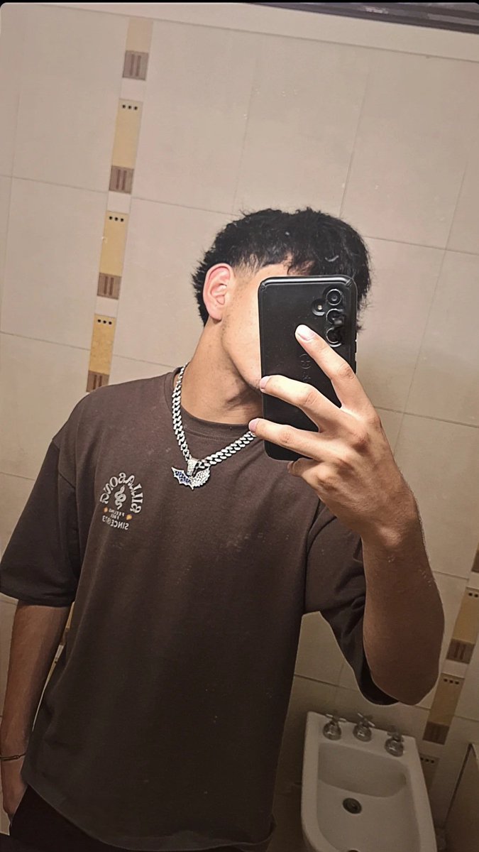 AlexPrado177's tweet photo. Lo que le mando a mi novia/lo que le mando a mi bro https://t.co/gIL6xP2hrn