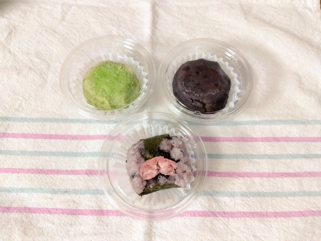 Colin5Ezono's tweet photo. 見るだけで
私が少しごきげんになる写真たち🥳

未ポストおやつ🎶
♪どらもっち(あんこ&amp;ﾎｲｯﾌﾟ)51%増量
♪オムレット🍓🍌
♪抹茶パフェ
♪おはぎ 3種

春から初夏のあまいもの
ごちそうさまコロコロリン🎵
#おやつ https://t.co/psNwIAaHSU