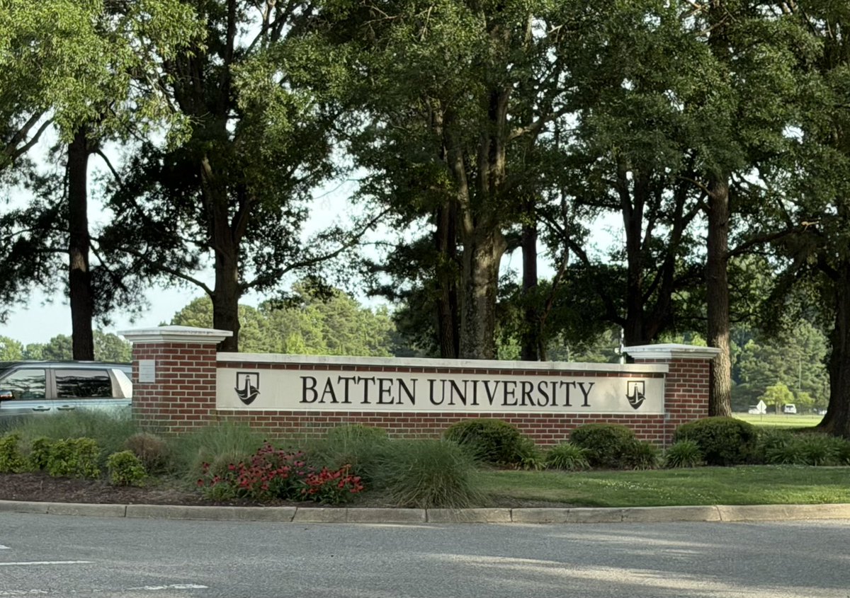 VaPrivColleges's tweet photo. A new chapter begins. A Blue Carpet Bash, and a bold new beginning! At midnight, Virginia Wesleyan becomes Batten University, marking an exciting milestone in the institution’s history. Congratulations to President Scott D. Miller, Board of Trustees, alumni, and students. https://t.co/k6DIUt8KHT