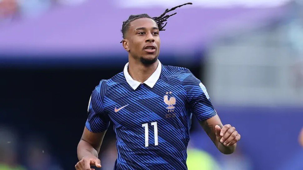 UTDAlex8's tweet photo. 🚨Zinedine Zidane on Michael Olise:

“We called him one of the best wingers in the world, but after tonight I think we have to start calling him one of the best playmakers in the world.

People see the dribbling, the tricks and the flair, but what impresses me most is his understanding of the game. He knows exactly when to slow it down, when to accelerate and when to deliver the final pass.

Look at the chances he created tonight. The quality of those passes was extraordinary. All you have to do is make the run and Olise will find you.

Right now, I don’t see many players operating at his level in that role. He is in a category of his own. If he continues performing like this on the biggest stage, I would not rule him out of the Ballon d’Or conversation this year.”
