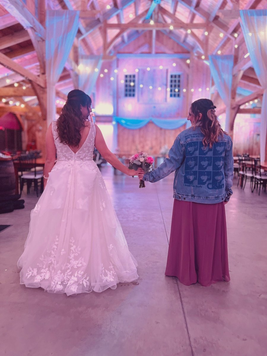 JordynLWYMMD's tweet photo. TAYLOR SWIFT IS GETTING MARRIED!!! 👰‍♀️💍

Swifties, LETS ALL SHARE OUR WEDDING DRESSES (or suits or whatever you wore on your special day🫶) https://t.co/q2JhbaaBUg