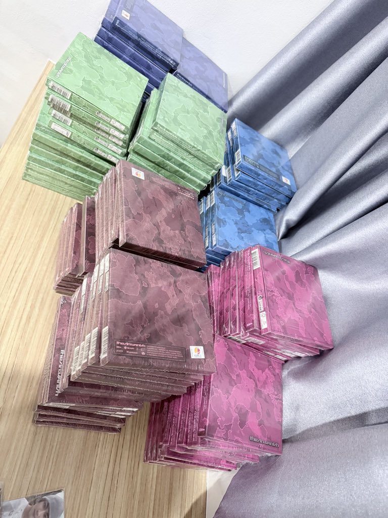 raknongjay's tweet photo. 👀กล่องสุ่มบั้มไม่แกะ คละเมม ( fugitive )

❤️ ได้ 2 บั้ม 🩷

จุ่มละ 400 ส่งฟรี✅✅
✨✨✨

#ตลาดนัดเอนไฮเพน #ตลาดนัดENHYPEN https://t.co/liffEVy1IP