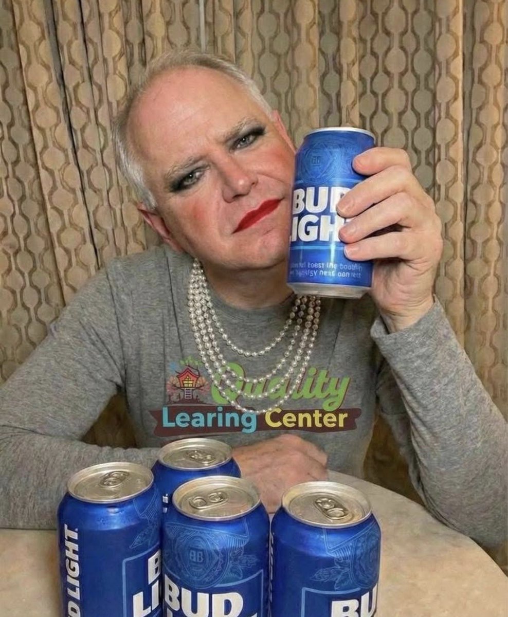 Catbendzick's tweet photo. @GovTimWalz Walz is one sick Perv! https://t.co/MdJmenWfEd