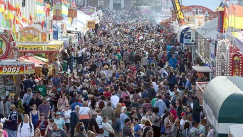 Rosemary_426's tweet photo. @AmyEarnhardtJr Explain this #GloryBee: The 'Big E' aka the Eastern States Expo every September. The Big E has 175 acres. The DC area for freedom250 is about 80 acres. The first pic is the Big E on a slow day, the 2nd is a busy day. You're not fooling anybody except the dumbest of the dumb. https://t.co/zK3wgmDUer