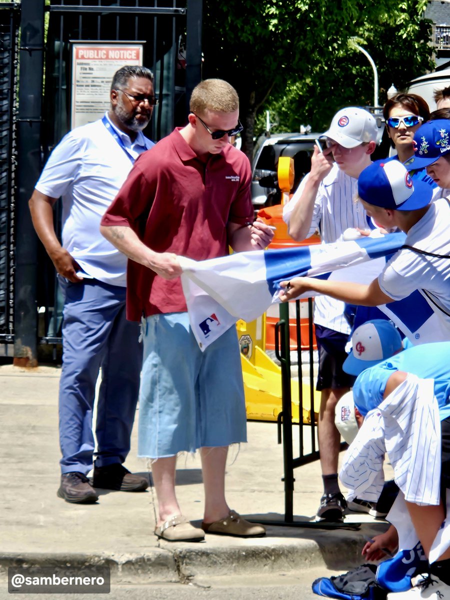 sambernero's tweet photo. Pic I took of PCA signing for kids at Wrigley Field today. https://t.co/Niu506hLmC
