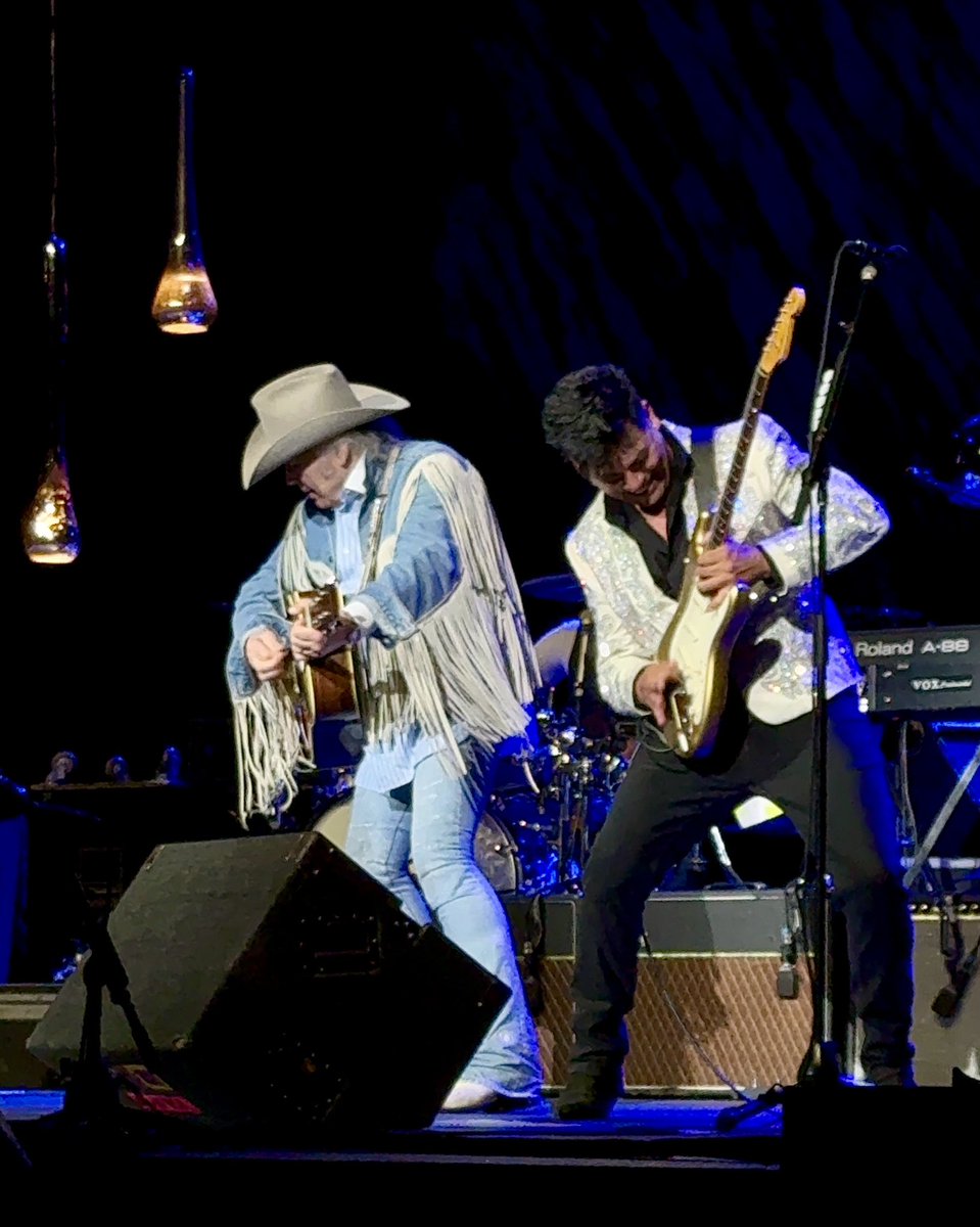 RheaCHayes's tweet photo. A little bit of honky tonk with @DwightYoakam last night! https://t.co/WymzONc8Mh
