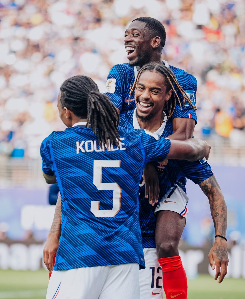 santisnead's tweet photo. ¡Próximo desafío albirrojo! Francia goleó 3-0 a Suecia y será rival de Paraguay en los octavos de final del #Mundial2026.

La Albirroja enfrentará a los franceses el sábado a las 18 hs.

Redacción para @IPParaguay 🇵🇾⚽️

#CopaMundialFIFA #FIFAWorldCup 

https://t.co/rHcqYmttoC https://t.co/zUNCo48KKe