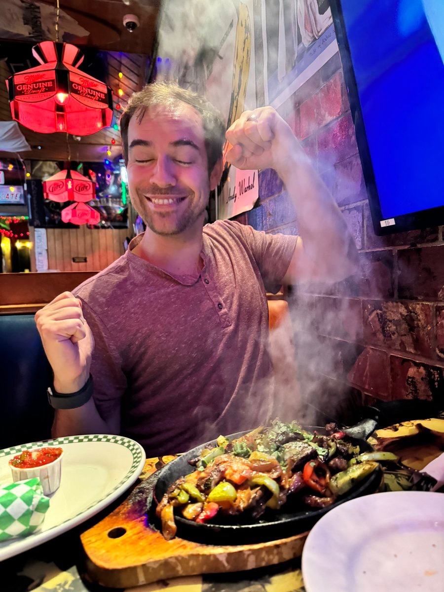 funniesthammy's tweet photo. when that p.f. chang's sushi boat comes out with the dry ice reveal https://t.co/aqJLCfrnnn