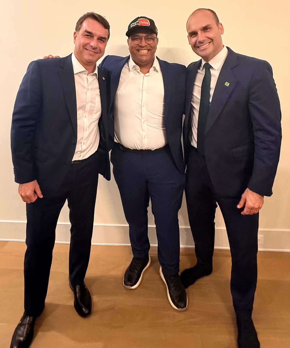 VlogdoLisboa's tweet photo. Bora Resgatar o nosso Brasil 🇧🇷 
O Capitão 🧑‍✈️ já deu a Missão https://t.co/XWH08SlnR9