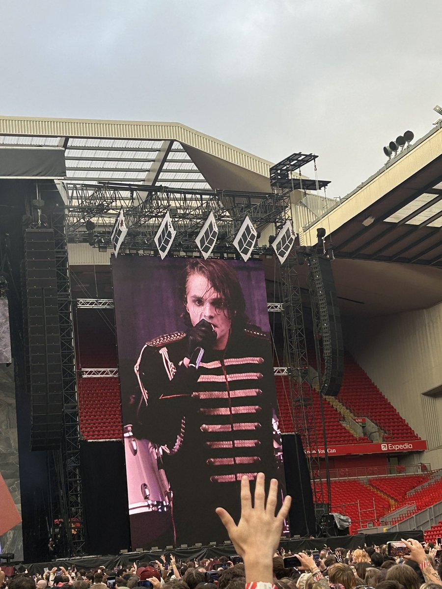 charliebun_'s tweet photo. my brain needs to be studied after tonight 

#MCRLiverpool https://t.co/sZCE9lg6Om