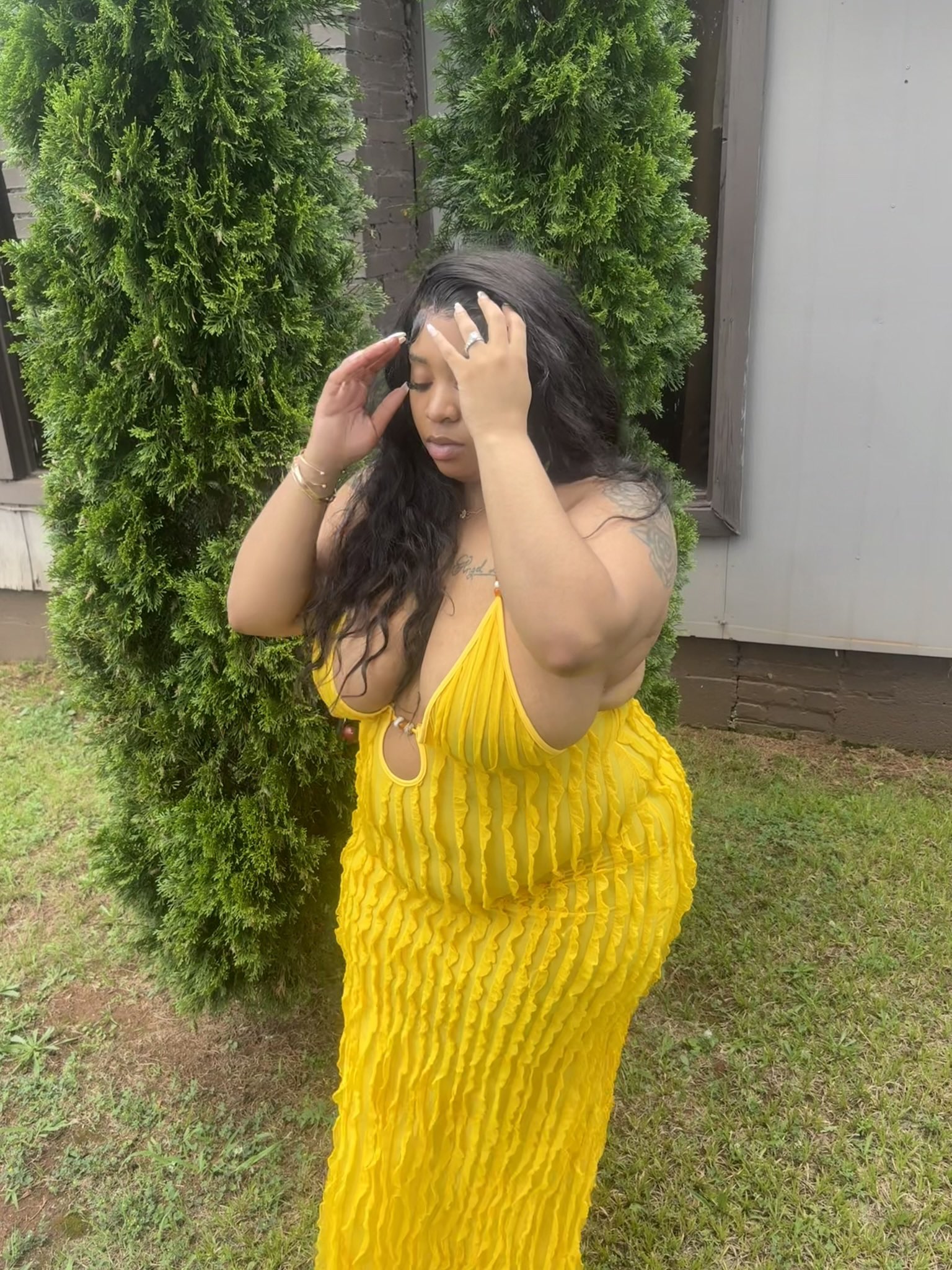 2 pic. ☀️ yellow looks good on me ☺️ https://t.co/oiTvqCGJ8x https://t.co/mZ7VrOi3f1