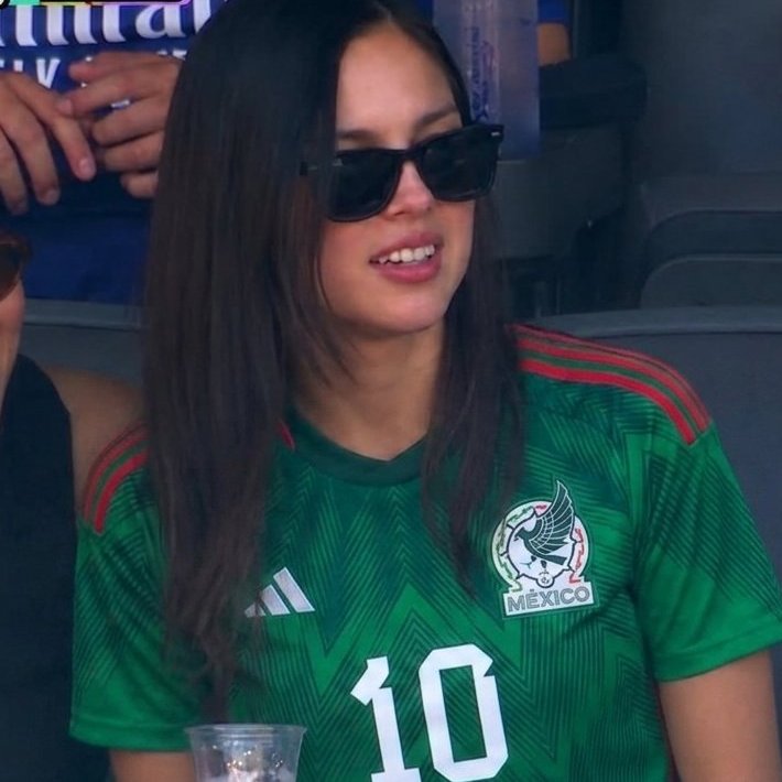 cominguproses16's tweet photo. olivia lista para el partido de mexico https://t.co/6SXvLuDQBu
