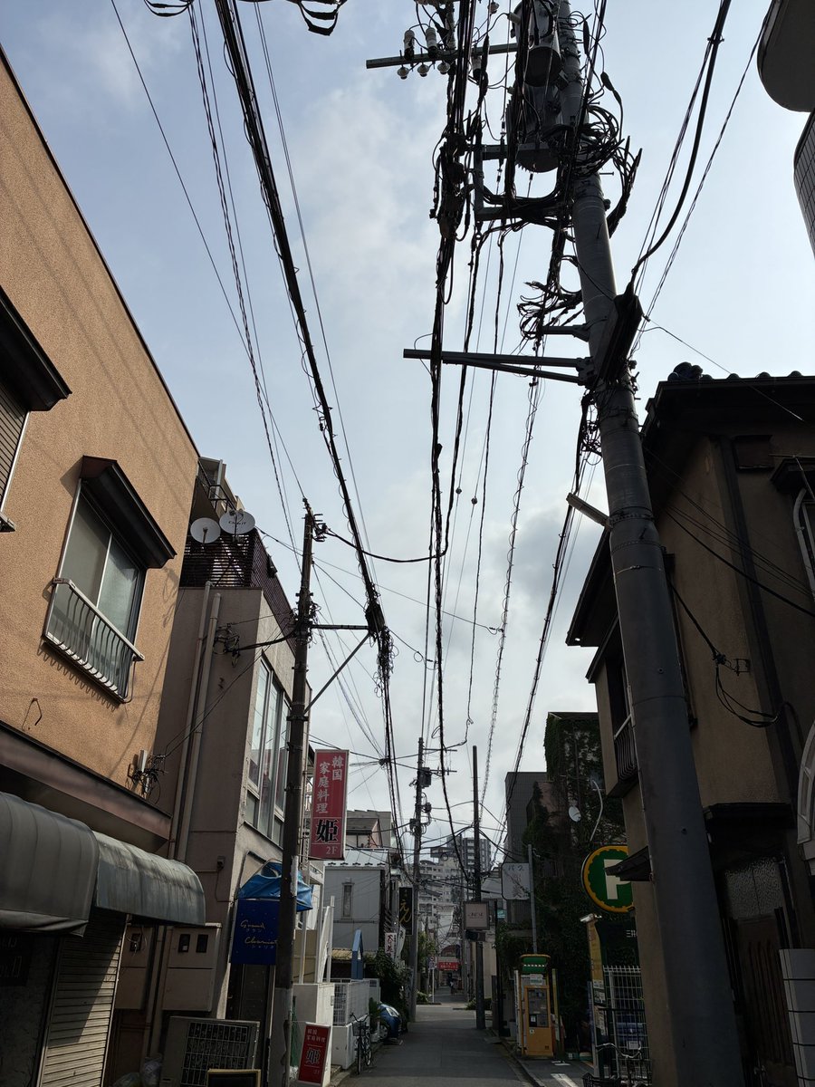 pc_tone's tweet photo. おはようございます。
雲が多めの晴れの朝です。
今日も蒸し暑いです。
今日の夜から雨みたいです。夜遅くなる方は傘をお忘れなく。
今日も一日頑張っていきましょう♪

#パソコン教室TONE（トーン）
#東京都清瀬市松山 https://t.co/Cr9oi6Zh0r