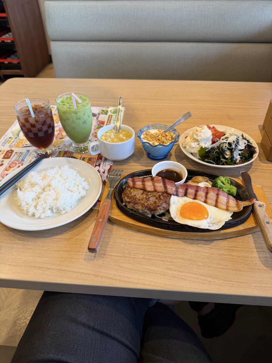 minakoKitty17's tweet photo. ごはん食べきたꯁꯧ
あいかわらず、ひとりでーー😂笑笑
朝家事、全部終わらせてきたので
お腹すいたー😋
大好物のハンバーグꯁꯧꯁꯧꯁꯧ
7月スタート、札幌は、めっちゃ天気
いいです꒰⑅ᐢ. 。.ᐢ꒱🔆｡°
きのうは、ごみ捨て以外、外でれなかった
から最高な気分だ✌🏻️´- https://t.co/QDidIzWIQT