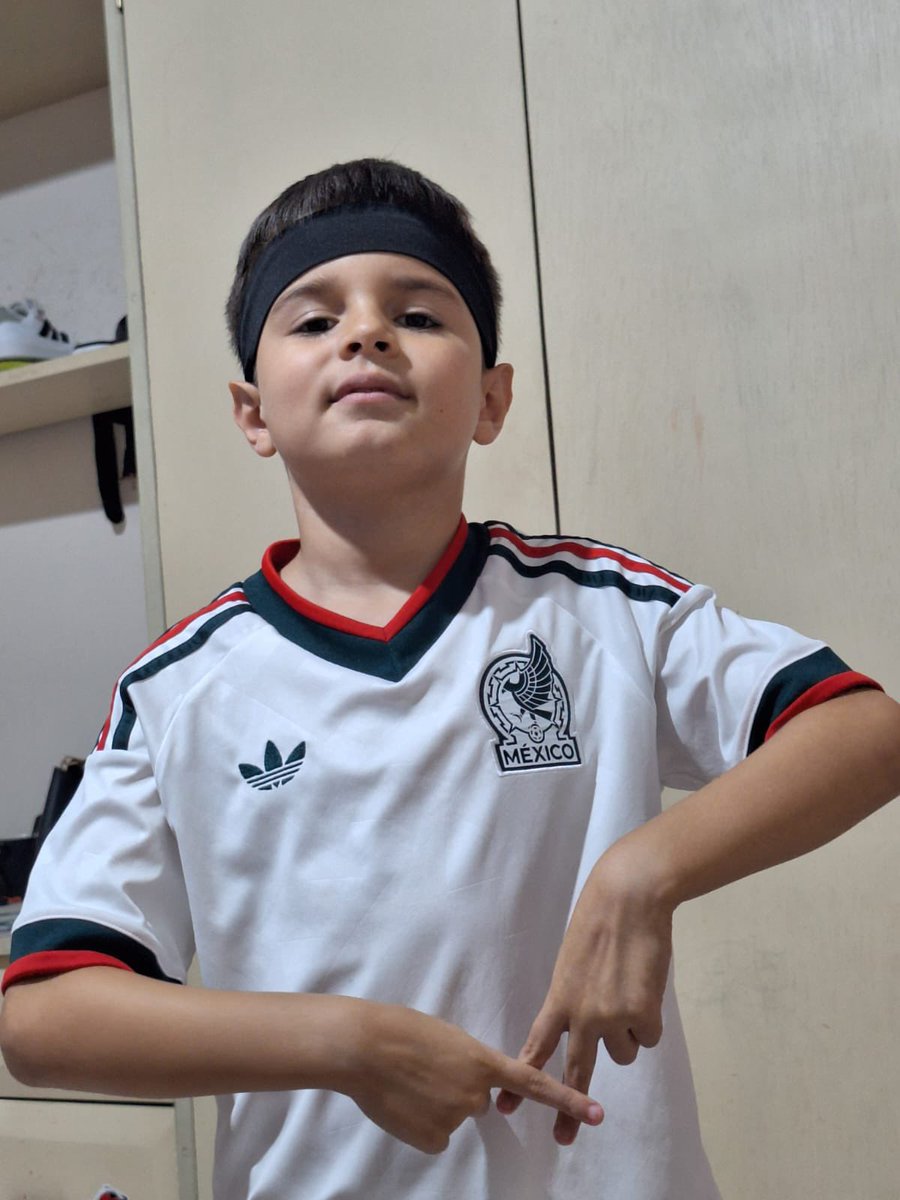 Cescobedov's tweet photo. Mi sobrino bien listo para apoyar a @miseleccionmx #elmundialesnuestro https://t.co/41Y7XKZUcd