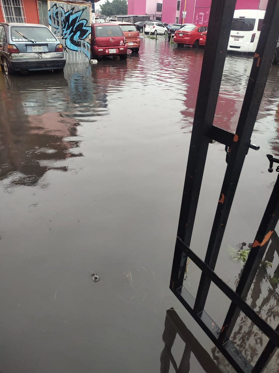 brengit's tweet photo. @Denuncia_Vca @A_VCarranza @evelyn_parraA la entrada de la fiviport ya se encuentra inundada https://t.co/fmW0WLK80d