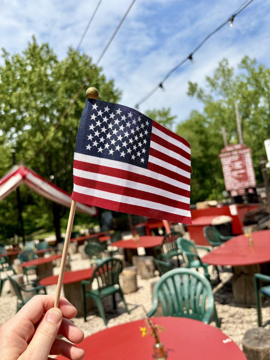 placeguilford's tweet photo. Summer breeze makes you feel fine?  Then come enjoy some al fresco dining at The Place!  We will be open for our regular hours this week and an hour early on the 4th of July at noon.  Have a safe and happy Independence Day! 🇺🇸
#4thofjuly2026
#outdoordiningct https://t.co/gguP3sQgpR
